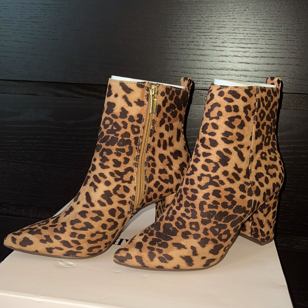 Size 7.5 JustFab Leopard Booties